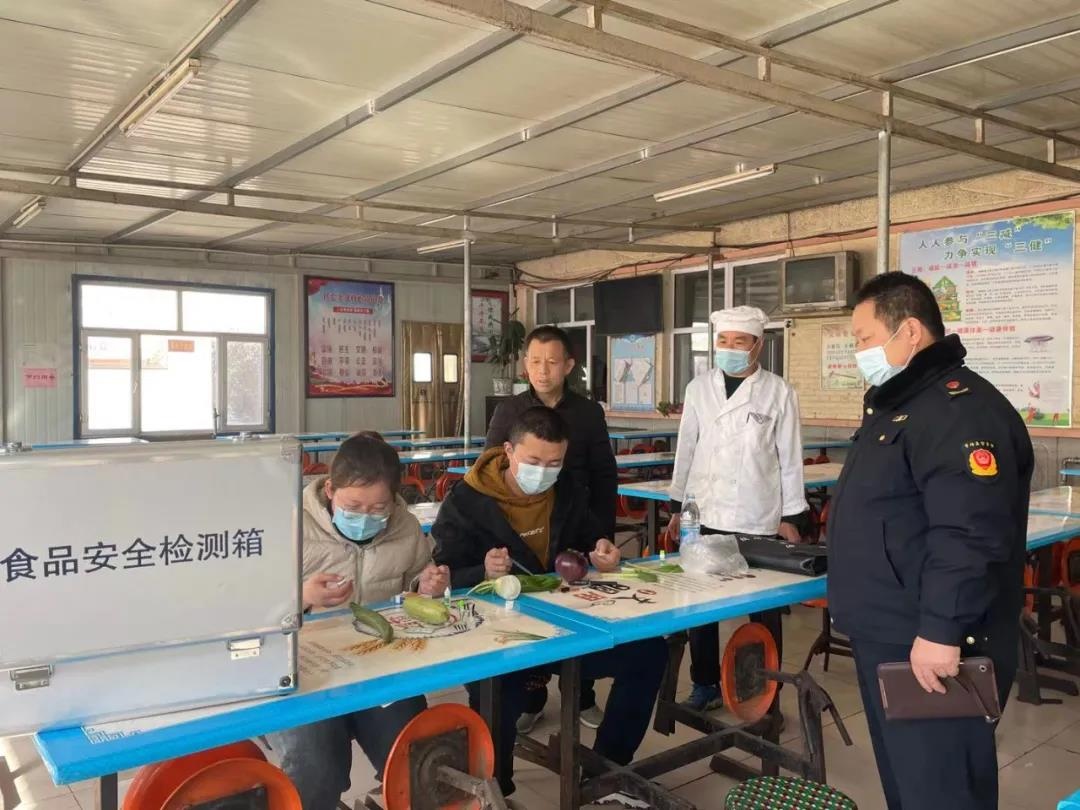 赤峰市宁城县市场监管局开展学校食堂食品安全快检